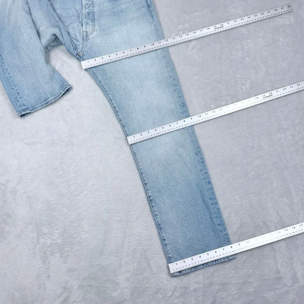 Levis Premium 501 Original Fit Jeans Mens 33x31 Light Wash Blue Straight Denim